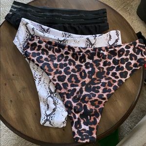 Set of 3 bikini bottoms